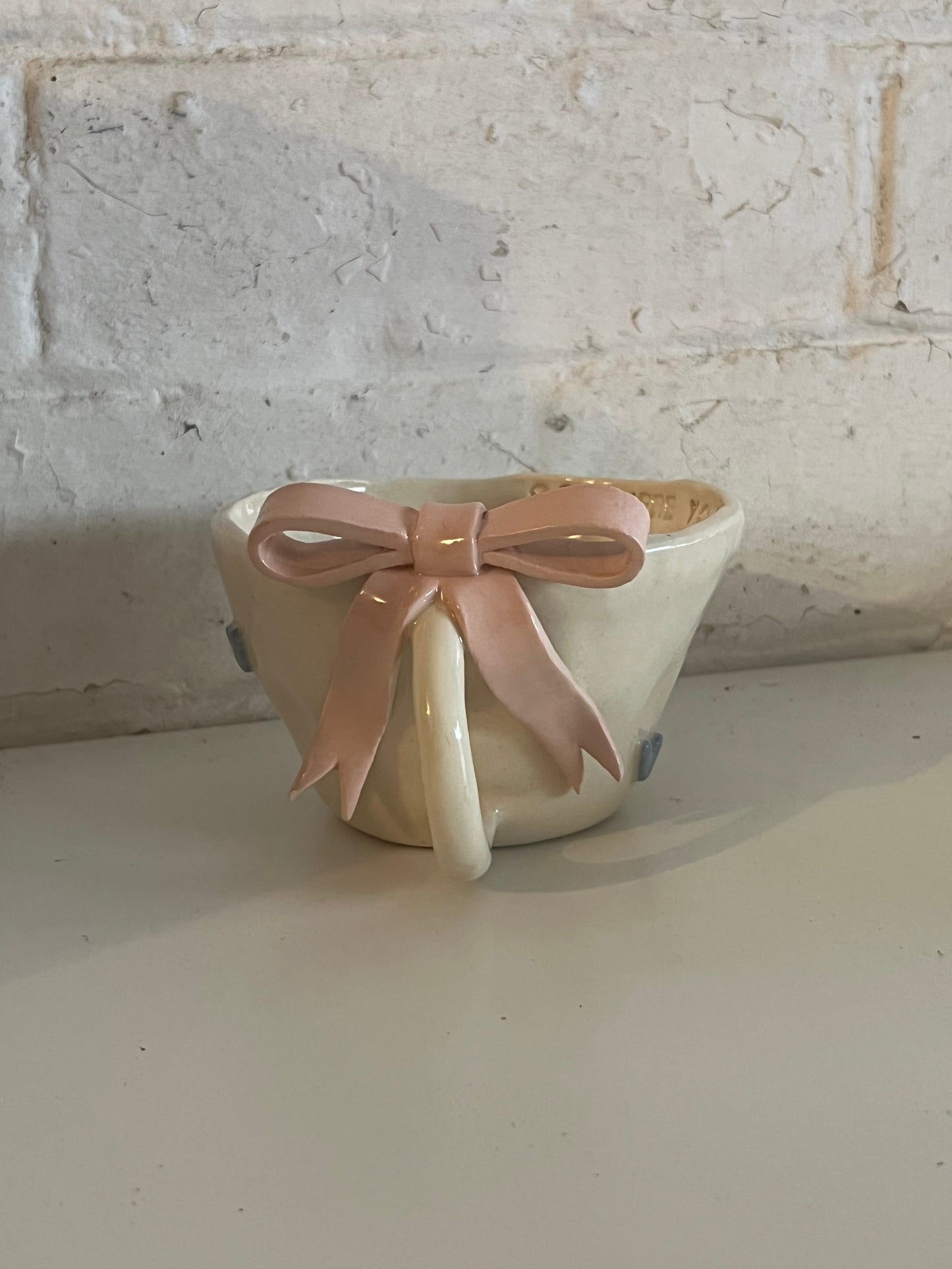 Bow mug
